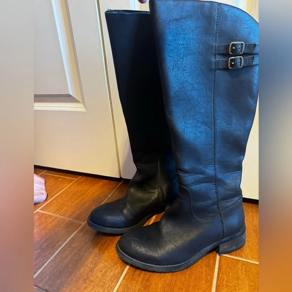 Very Volatile Black Knee High Women’s Boots Faix Leather Side Zipper Sz 7.5